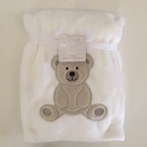 NEW Baby Blanket White Lightweight with Bear Theme | Baby Elements